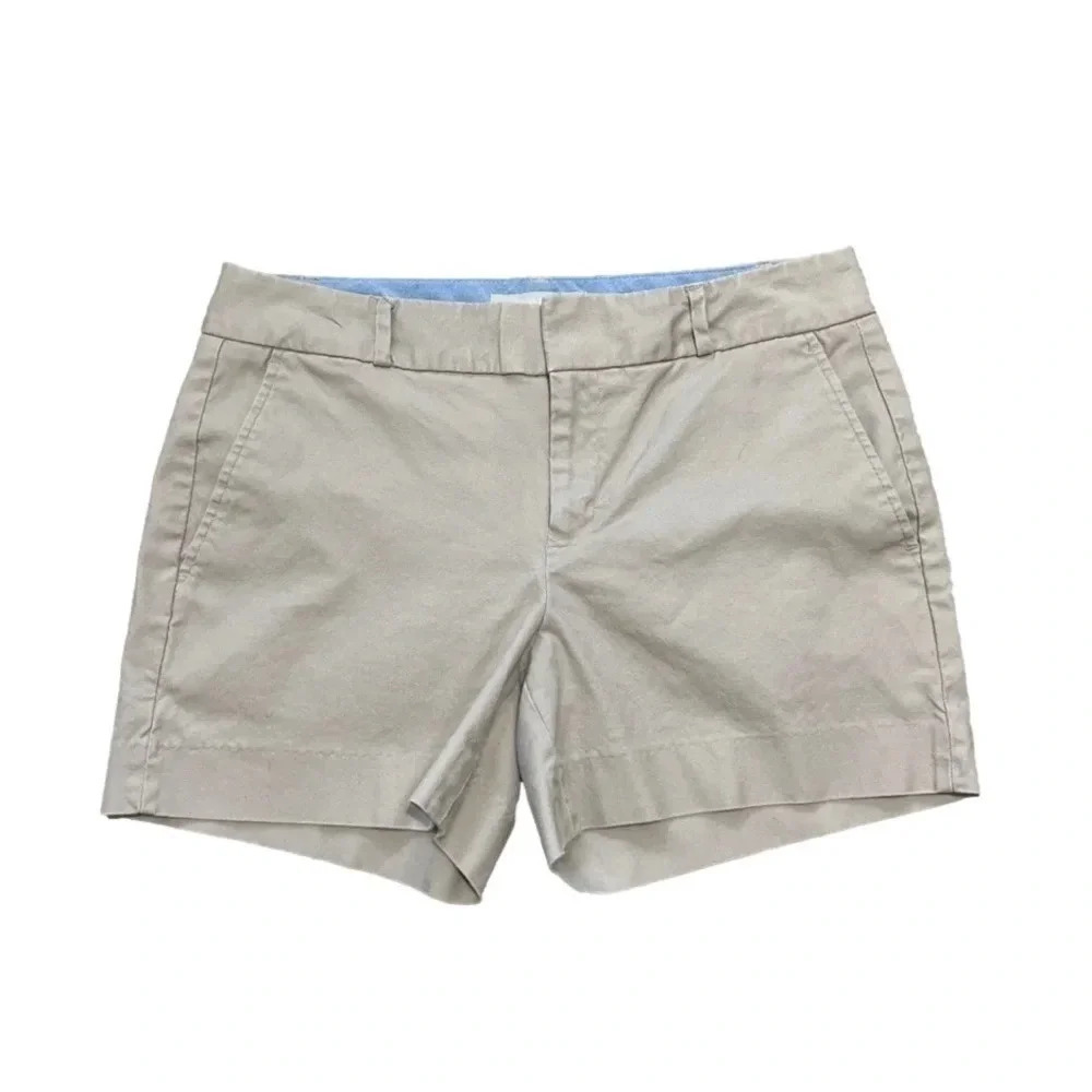Banana republic Hampton fit khaki short. Size 4